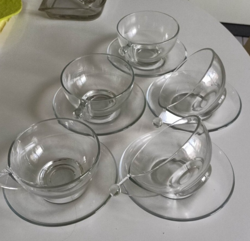 Skleněná souprava na čaj