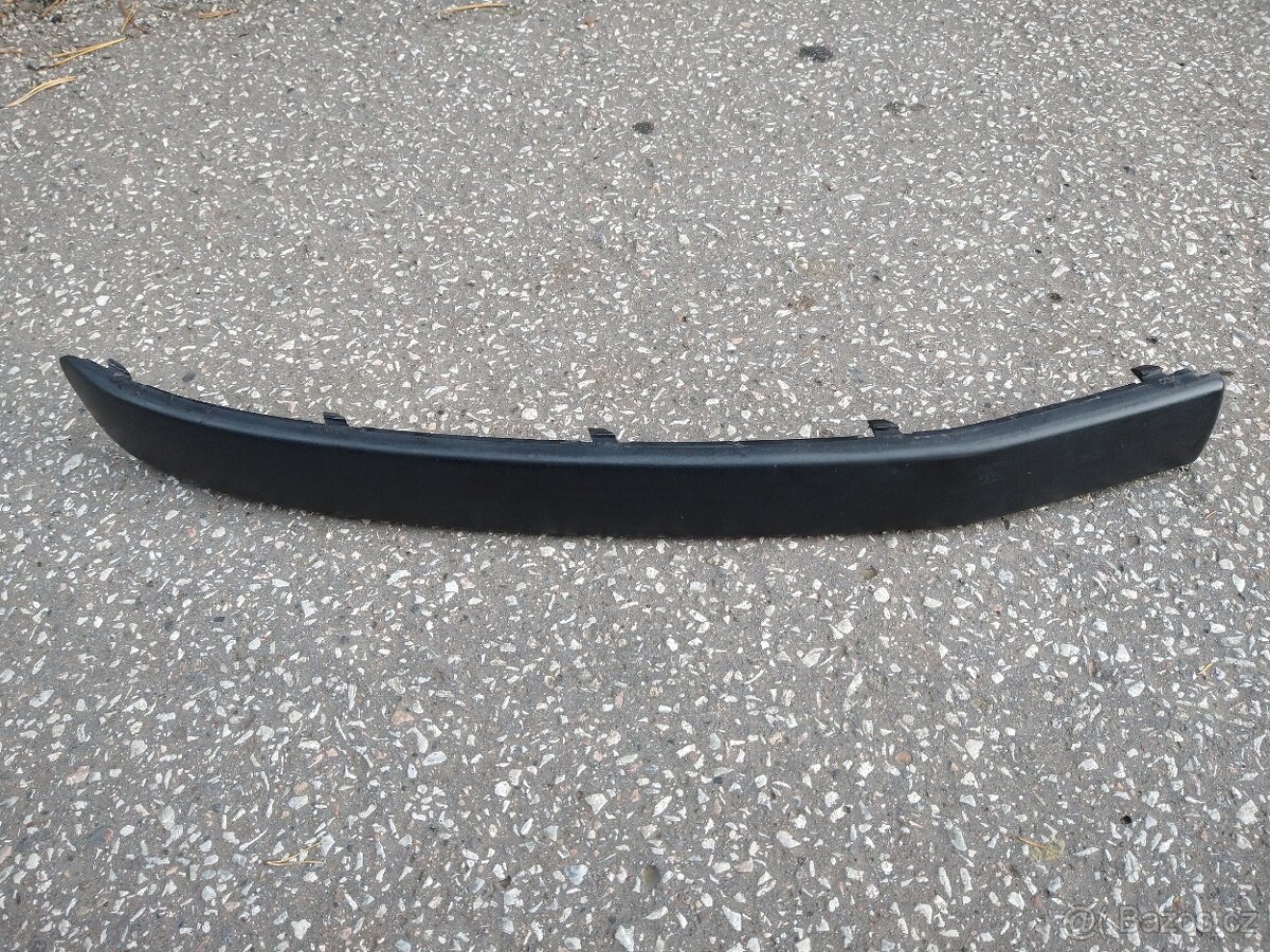 Plastová lišta předniho nárazníku Mitsubishi Colt