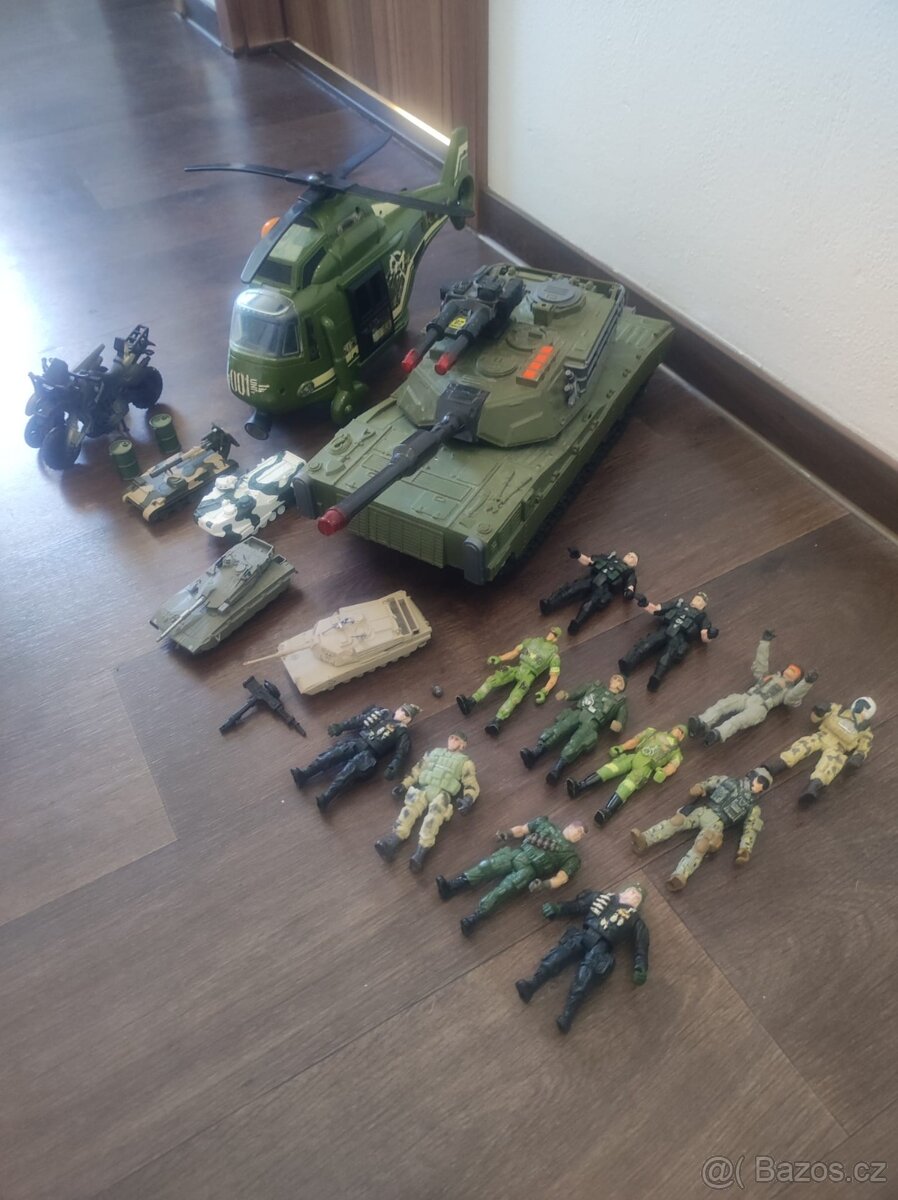 Tank, vrtulník, vojenský set