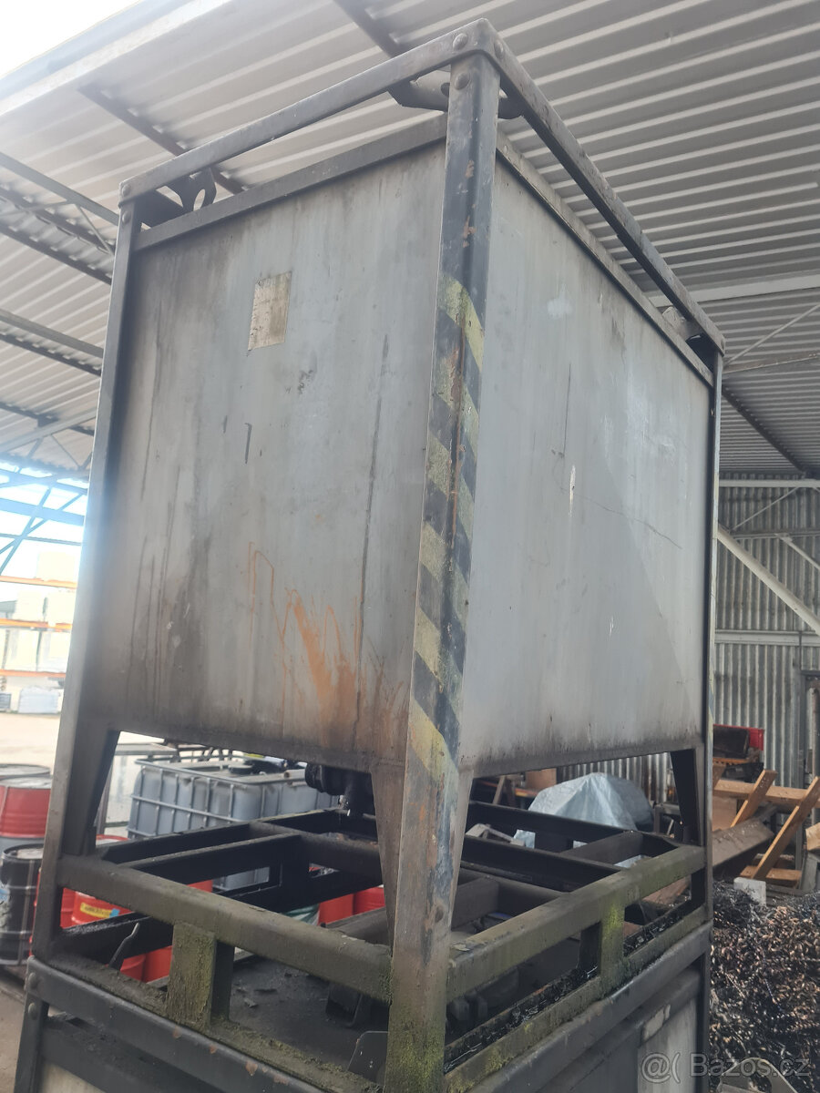 Ocelová nádoba 800 l