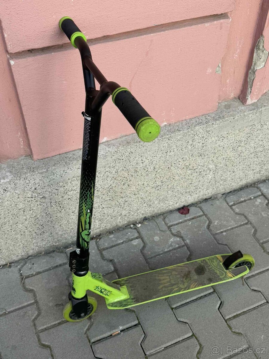 Skate koloběžka zachovalý funkční stav