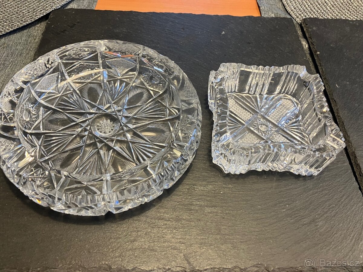 Křišťálové popelníky