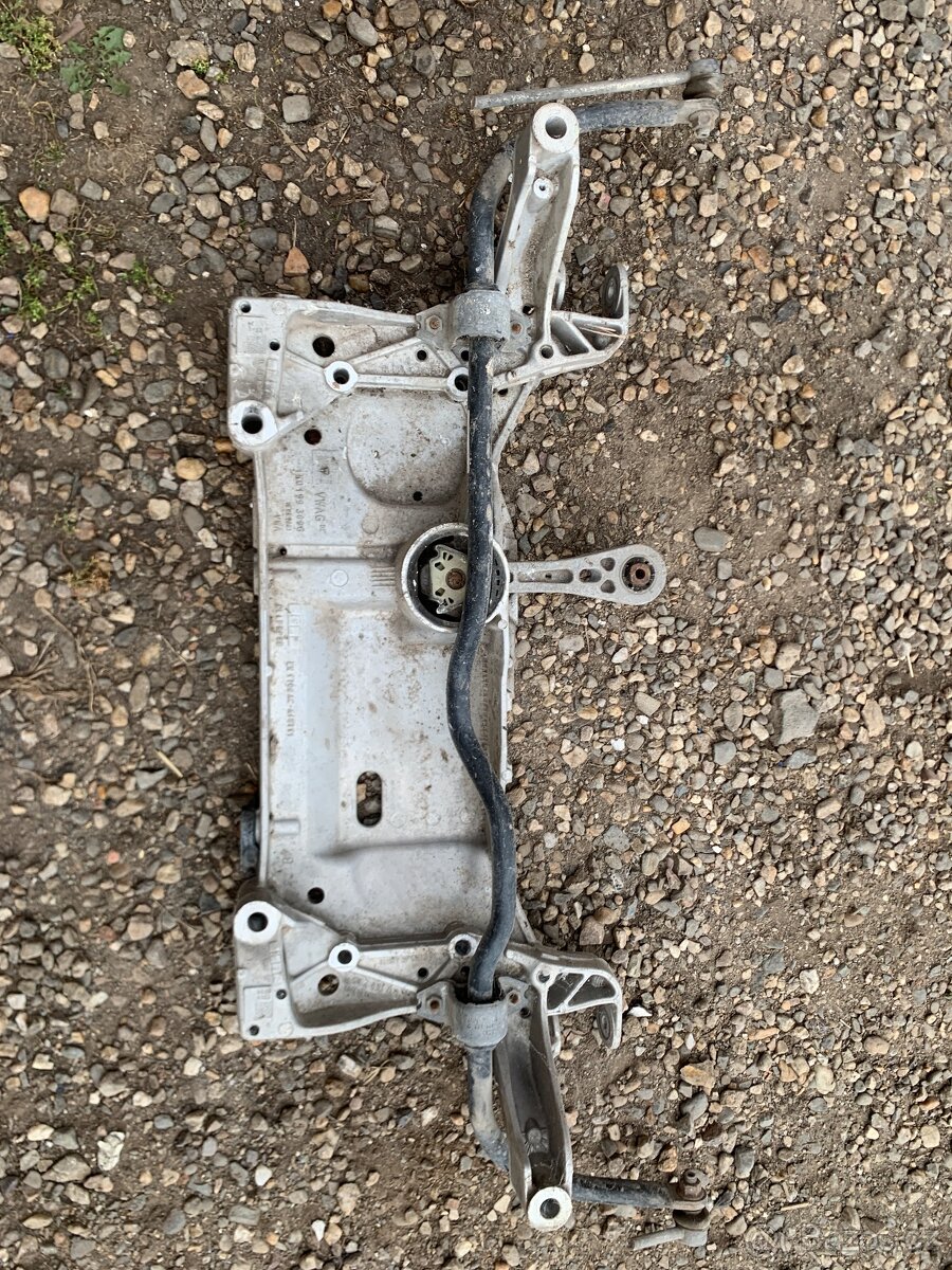 Přední nápravnice VW Touran se stabilizátorem