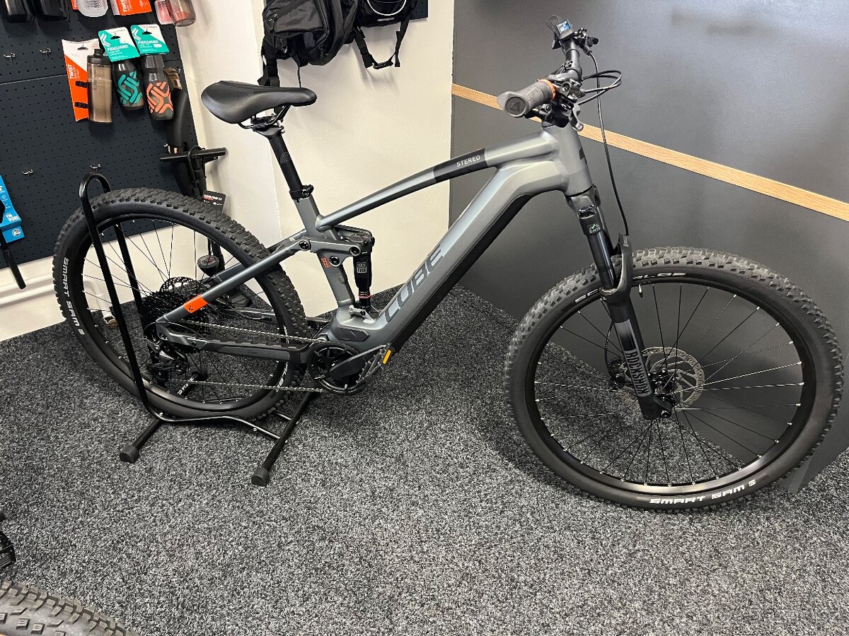 CUBE Stereo Hybrid 120 PRO 625 vel.L 2023 184km