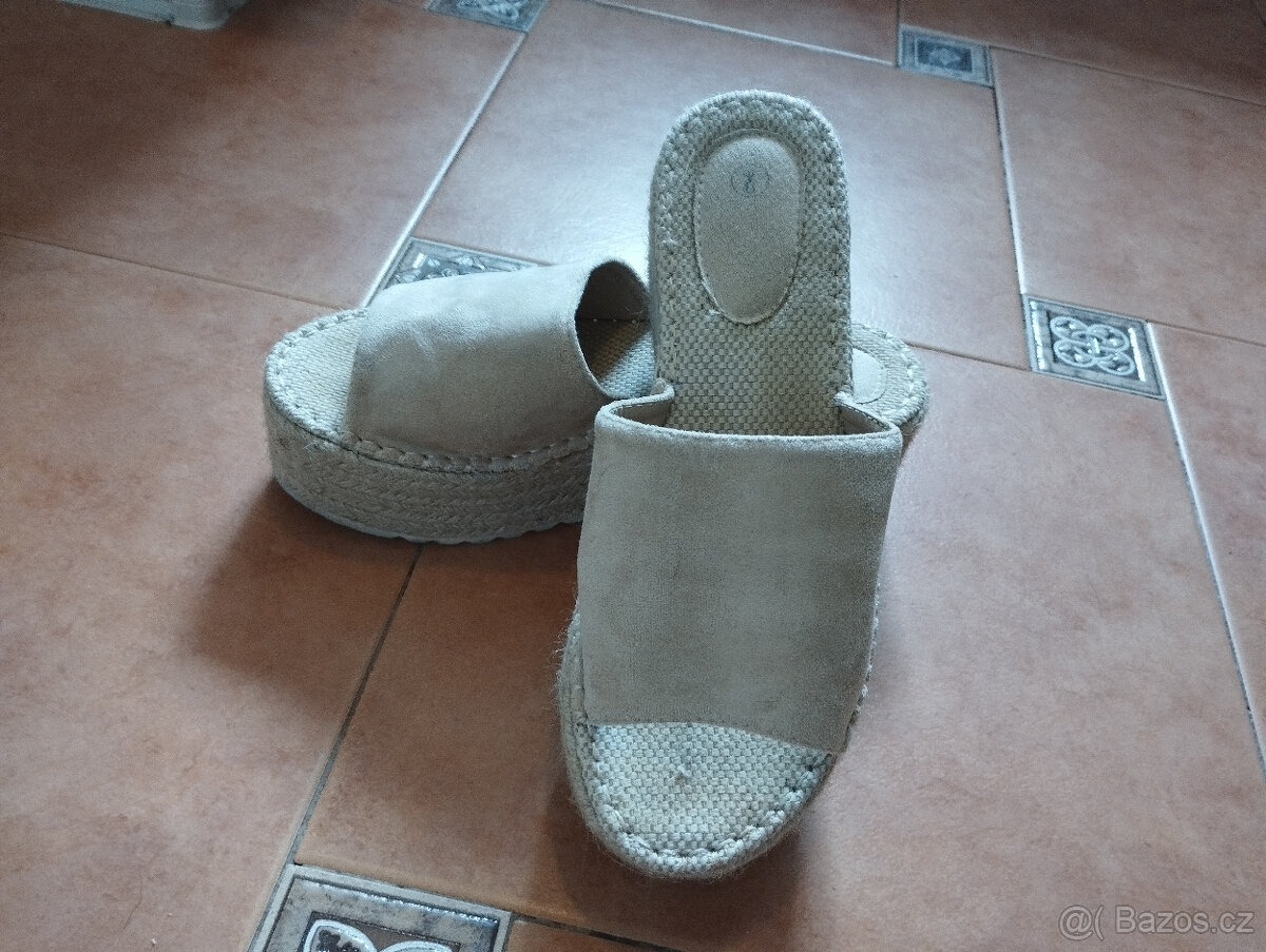 Prodám nové elegantní boty na platformě