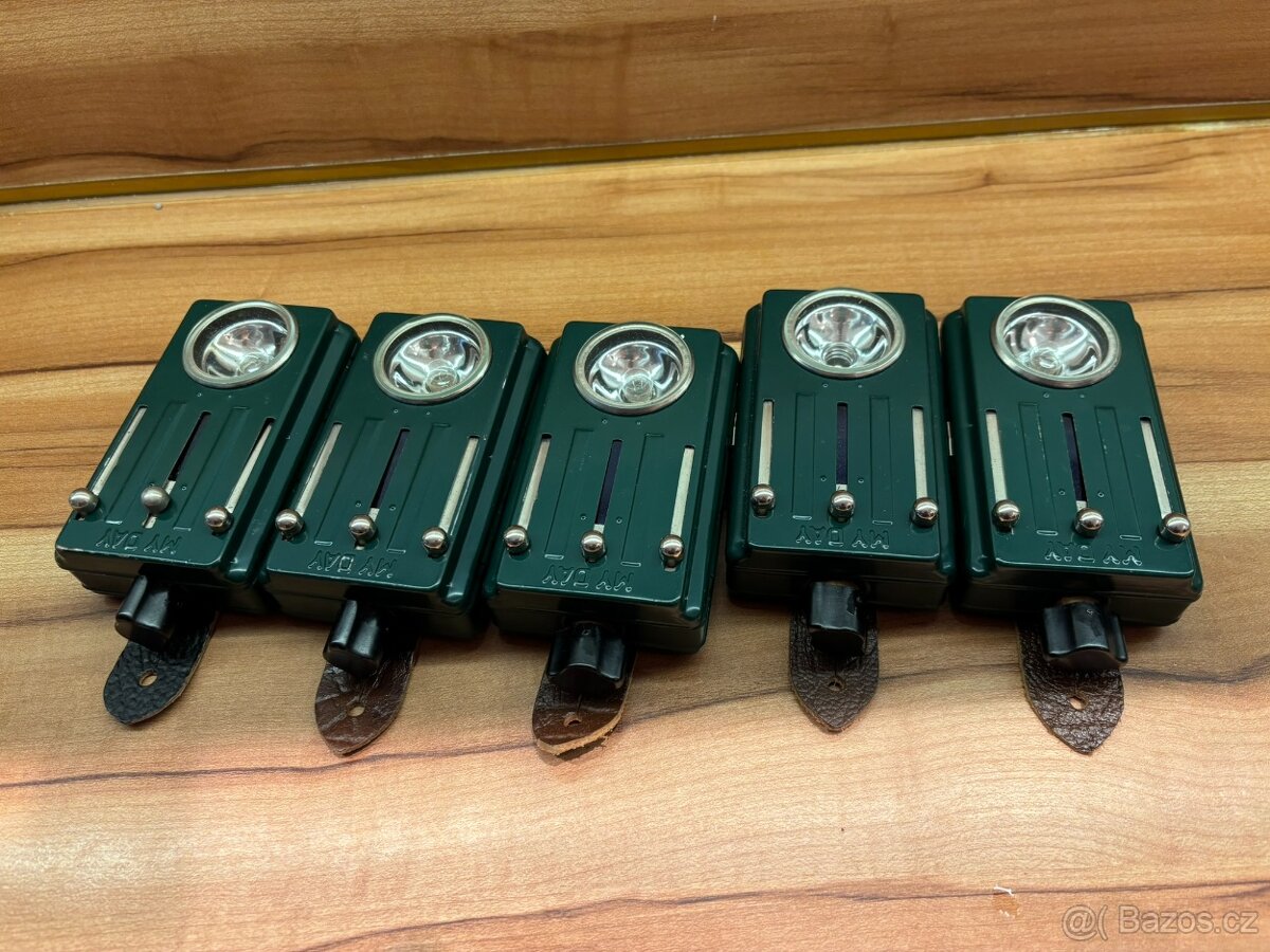 armádní baterky se změnou barvy