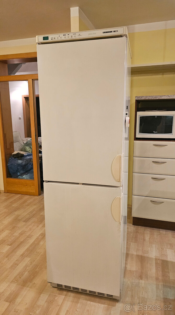 Lednice s mrazákem Liebherr glass line