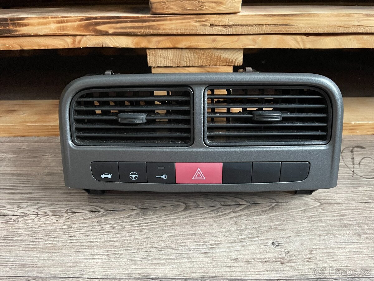 Ovládací panel a výdech topení Fiat Grande Punto