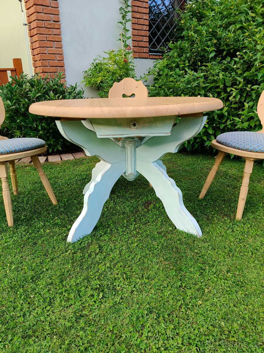 Nabízím stůl a židle