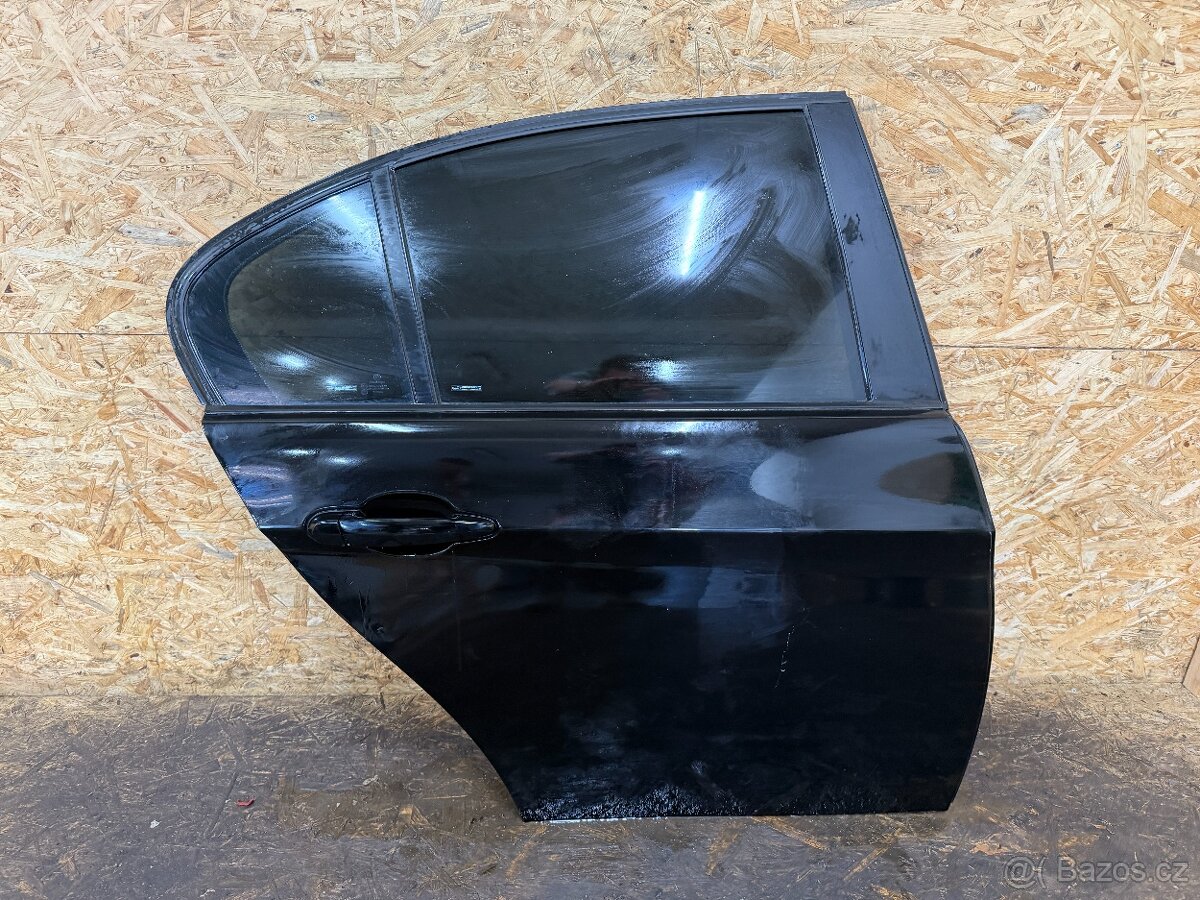 KOMPLETNĚ NASTROJENÉ PRAVÉ ZADNÍ DVEŘE BMW E90 318D 475