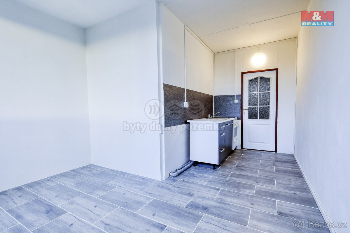Pronájem bytu 2+1, 71 m², Rovná