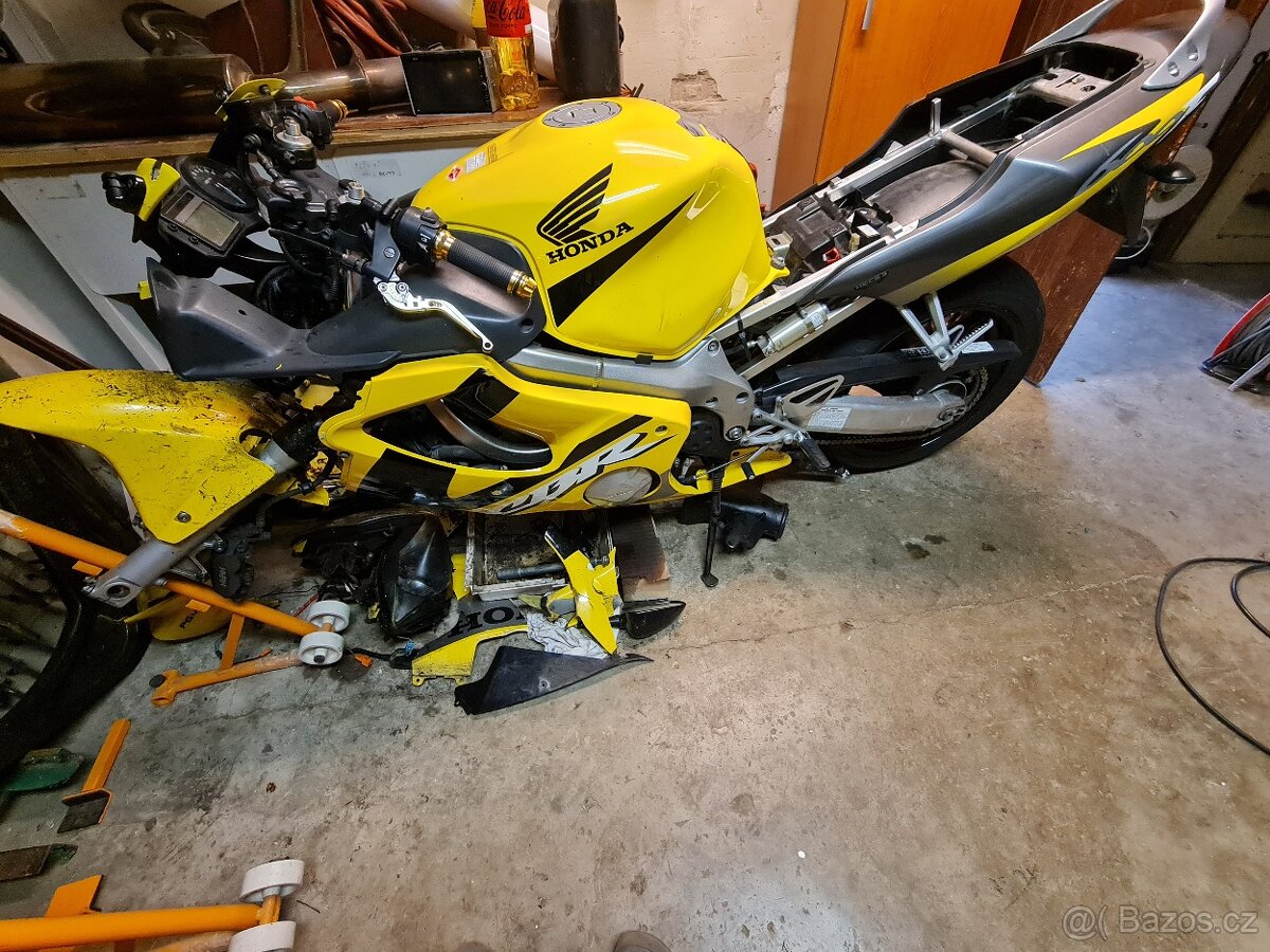 honda CBR600f bouraná PC35