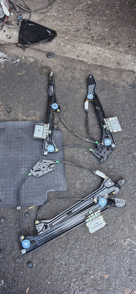 Stahovacka mechanismus stahovani okna audi A5 8T