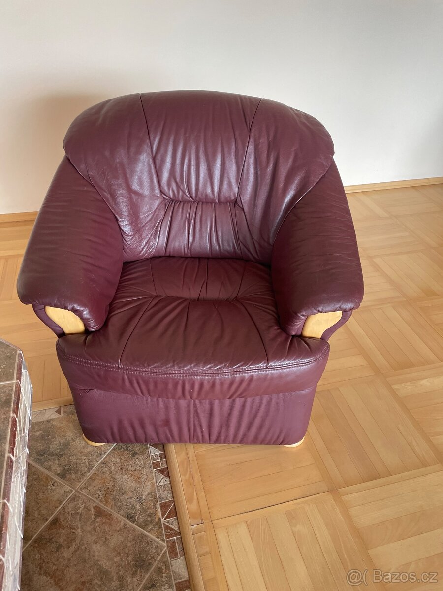 Vínová kožená sedačka