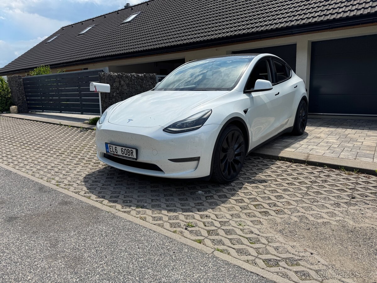 Tesla model Y Performance s tažným + 4x disk
