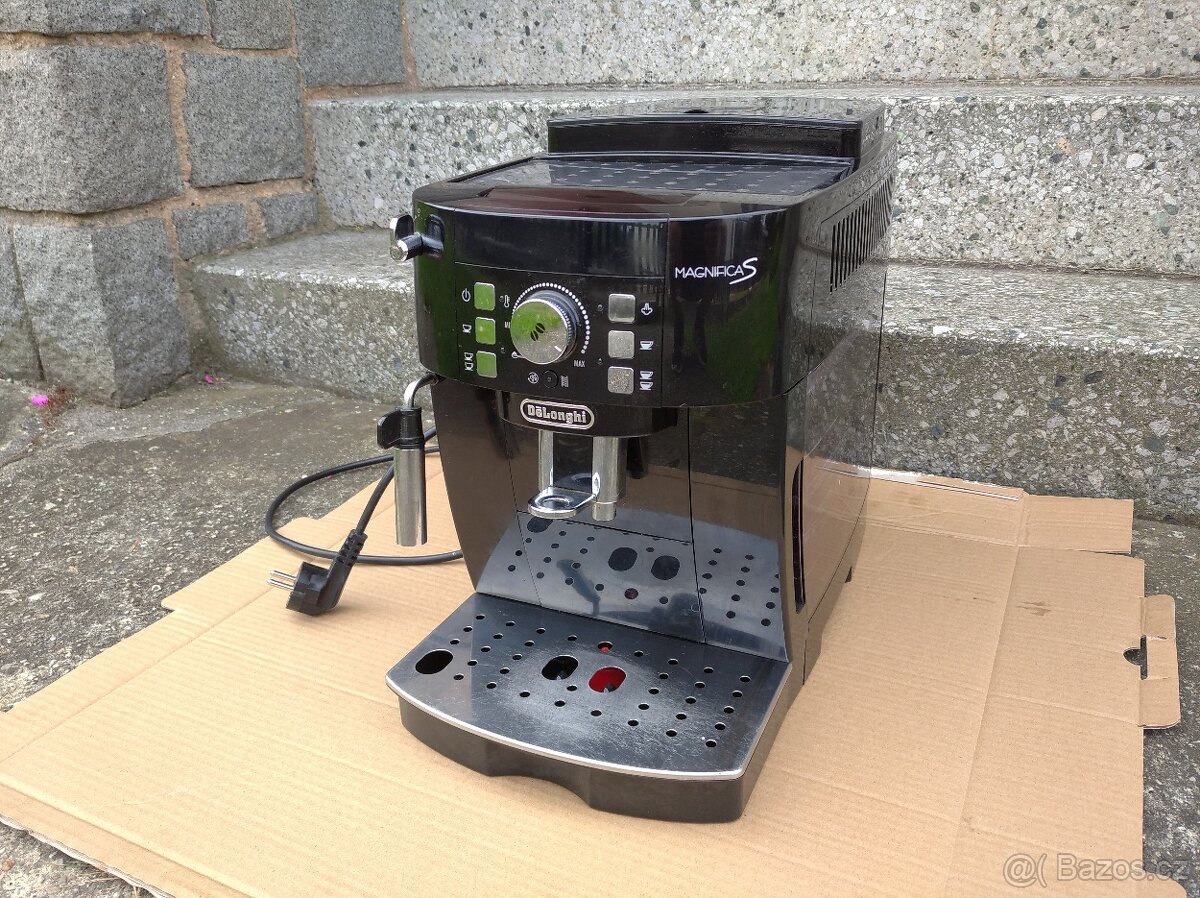 Espressovač DELONGHI Magnifica S
