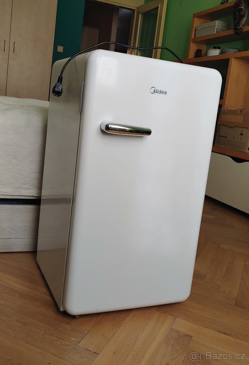 malá ledička MIDEA