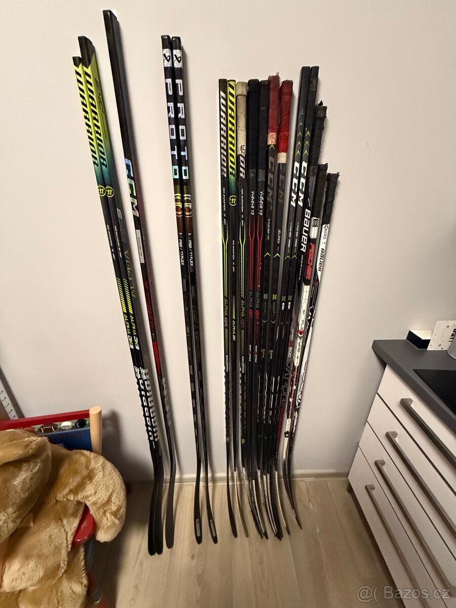 Hokejky na pravo (pravá ruka dole)