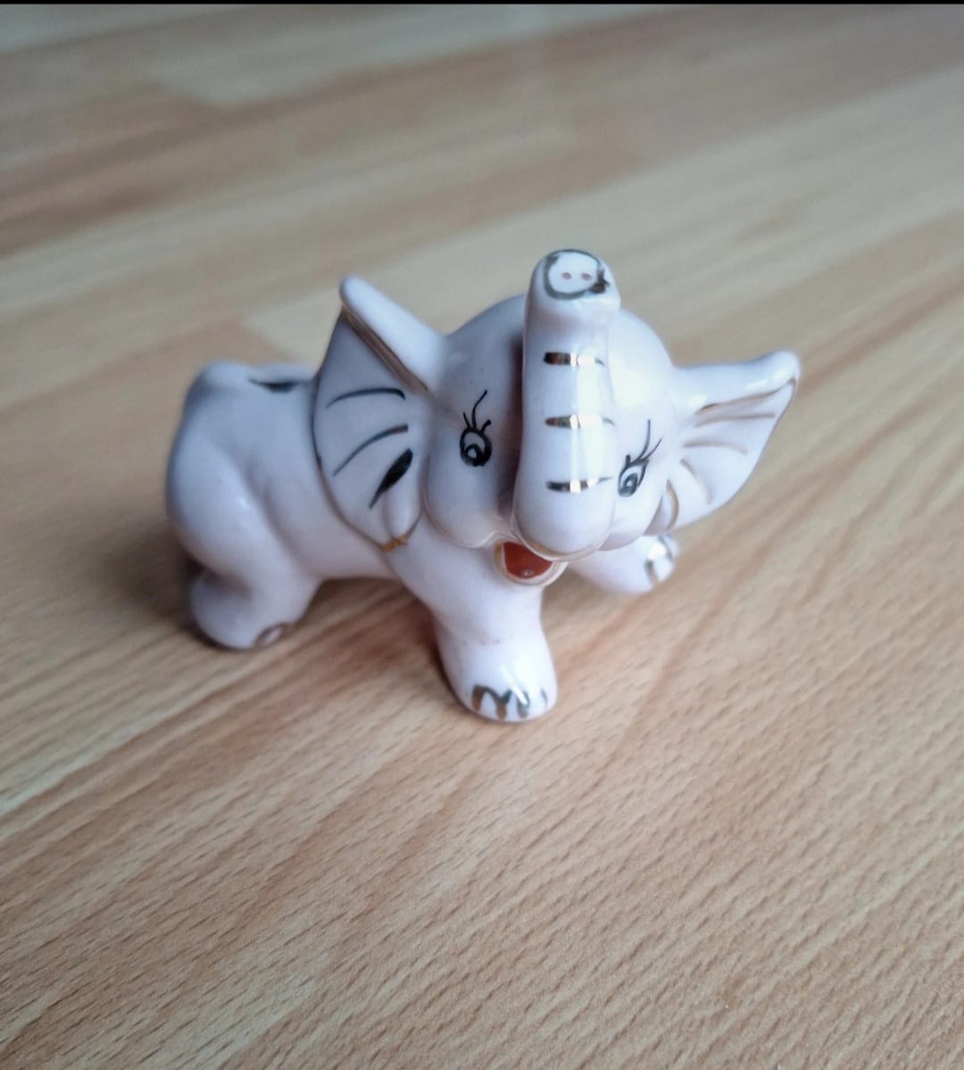 Porcelánový slon - růžový porcelán