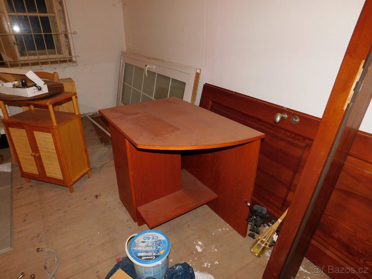 PC stůl atypický z dubové dýhy