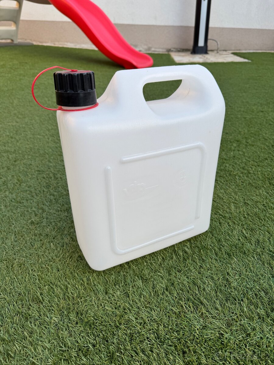 Plastový kanystr 10litrů PERFEKTNÍ STAV