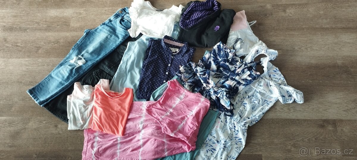 Set dívčího oblečení vel.134/140