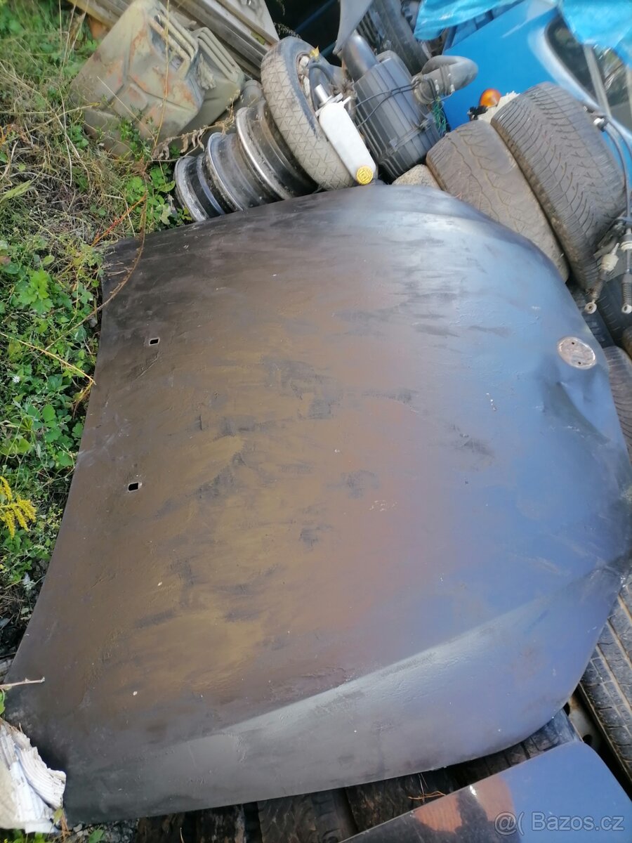 Přední kapota na Bmw e60