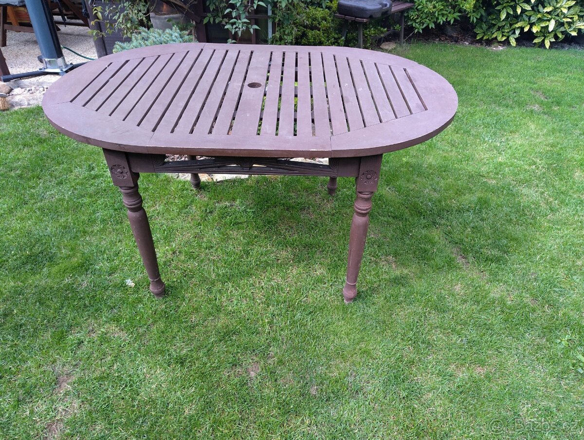 Prodám zahradní stůl