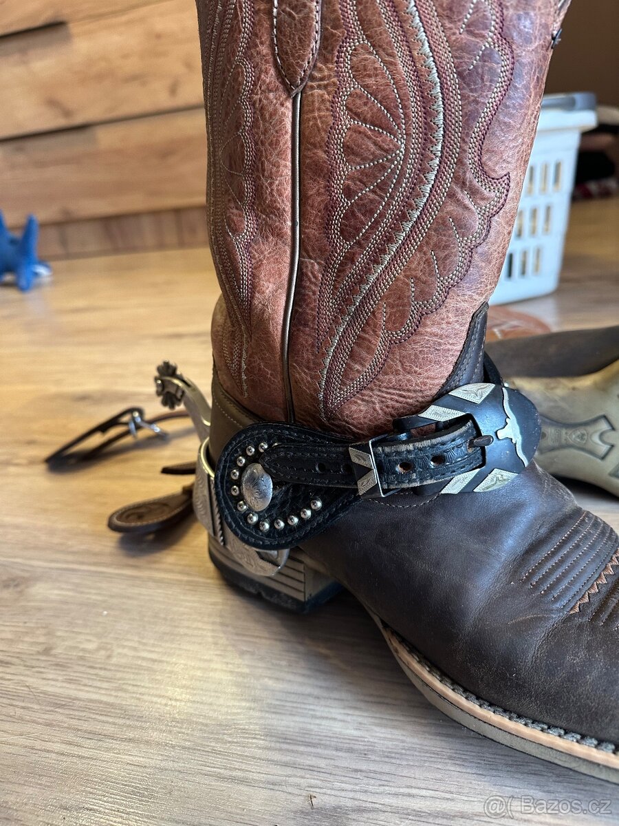 Westernové ostruhy s řemínky