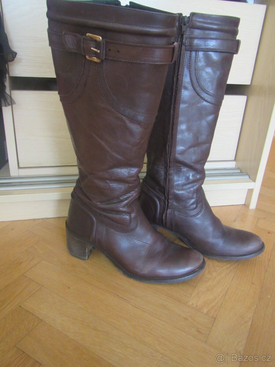 hnědé kožené kozačky Baťa 40