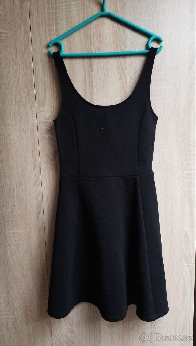 Černé šaty