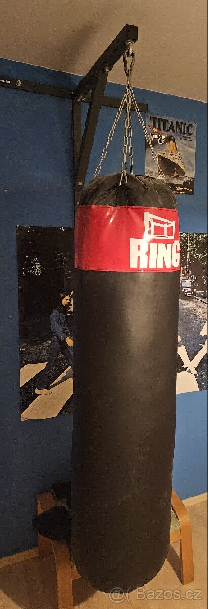 Boxovací pytel Ring 150 cm × 30Kg + držák na zeď