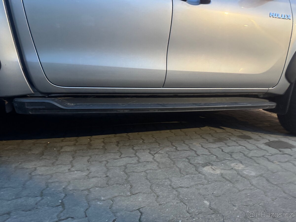 Hilux nášlapy