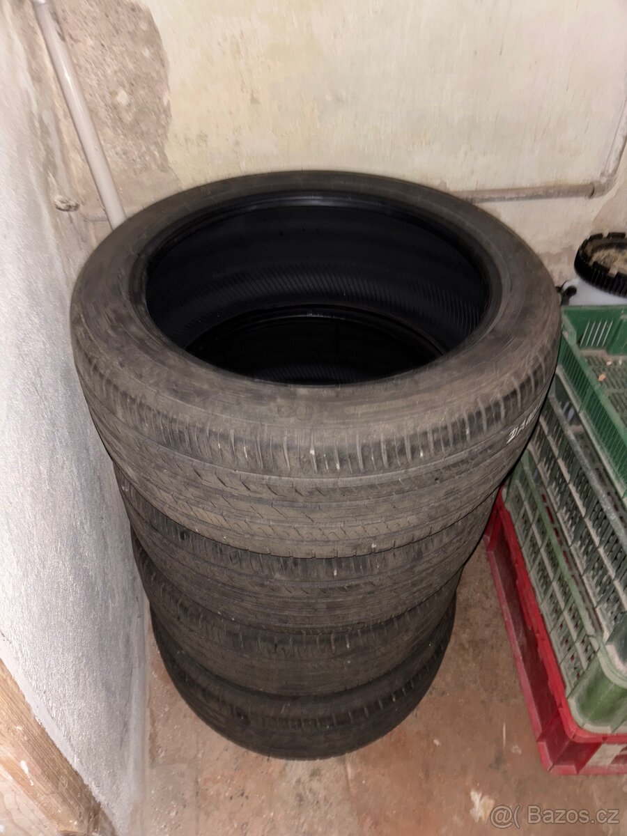Letní pneu Barum 235/45 R18