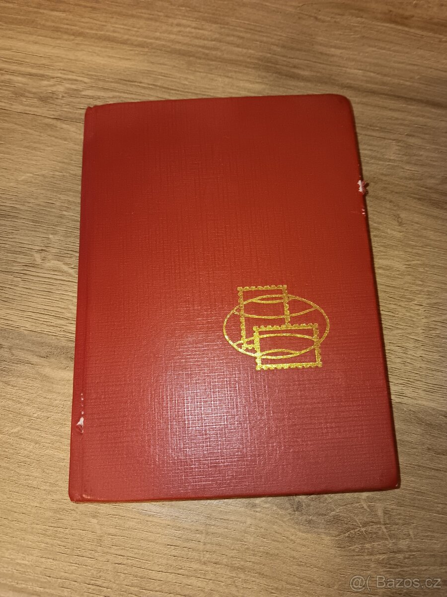 Album plný poštovních známek