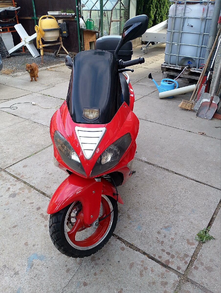 Skútr 125