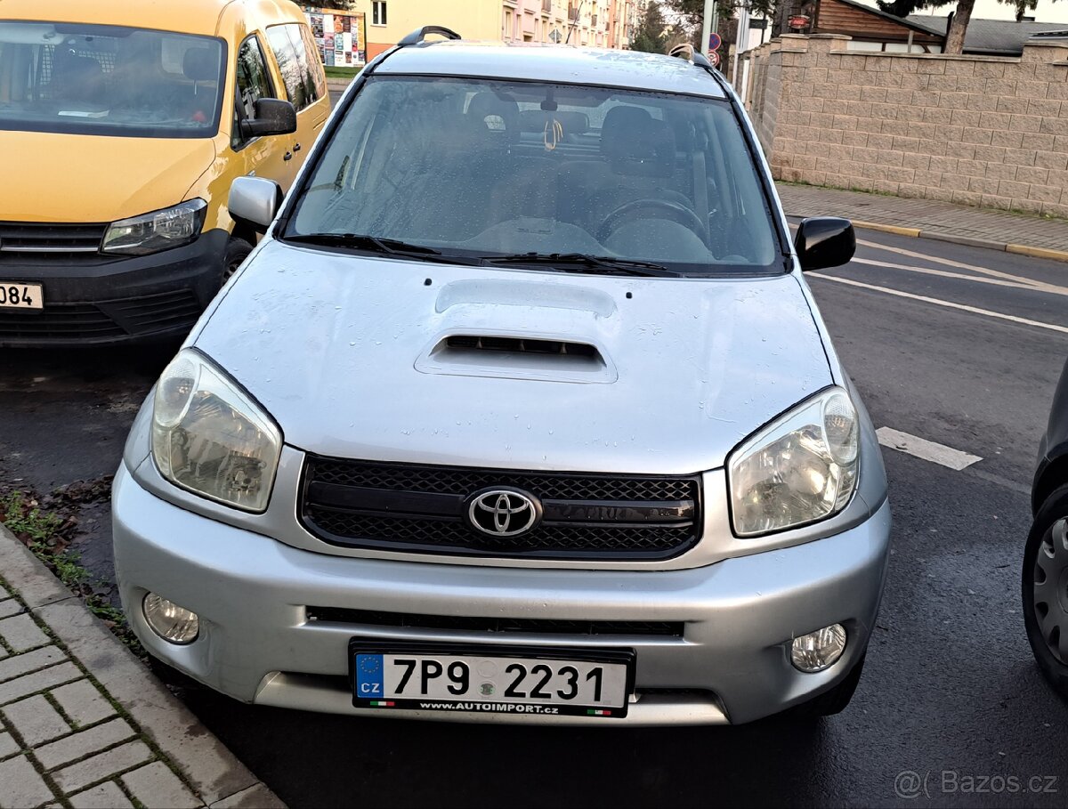 Toyota RAV4 2.0 85kW 2004 (na opravu/ND)