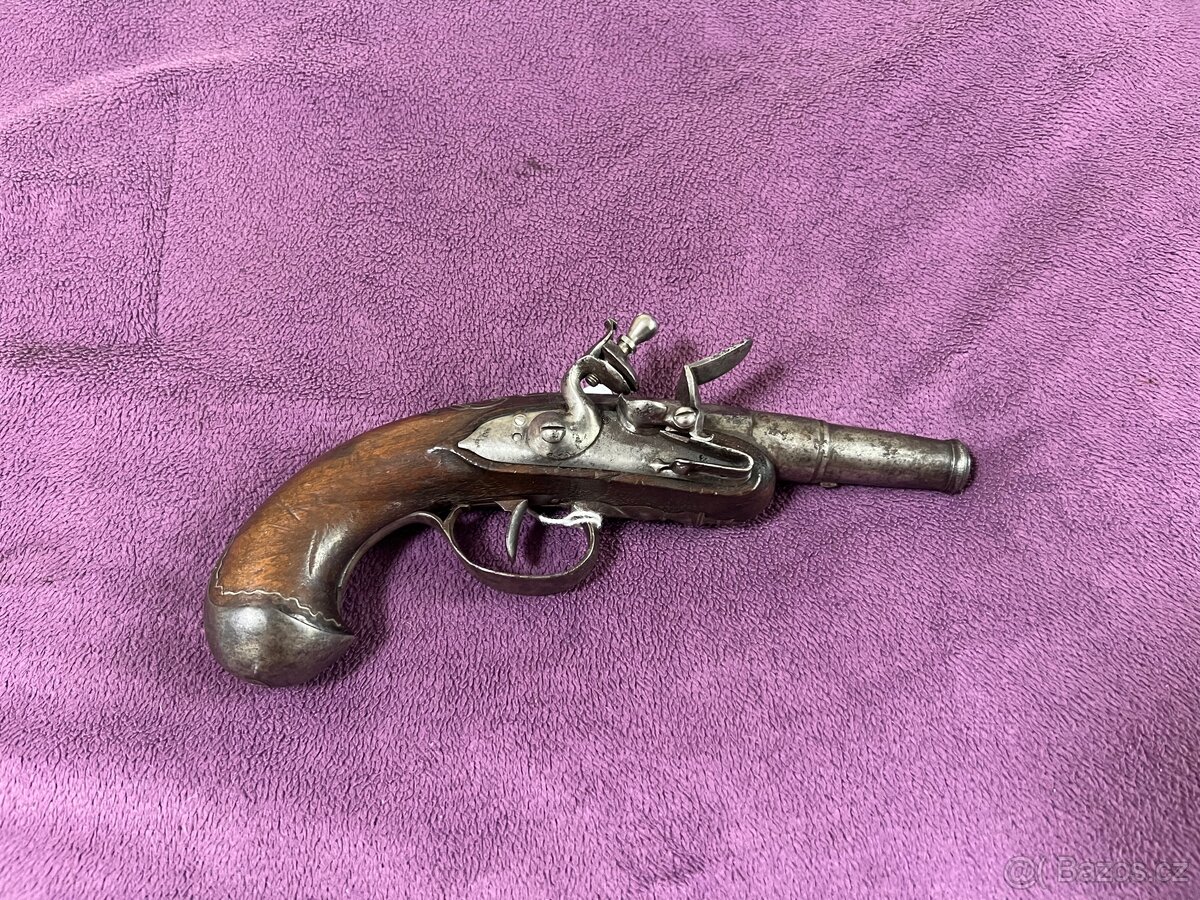 Malá Křesadlová Pistole Pěkná - 10 mm