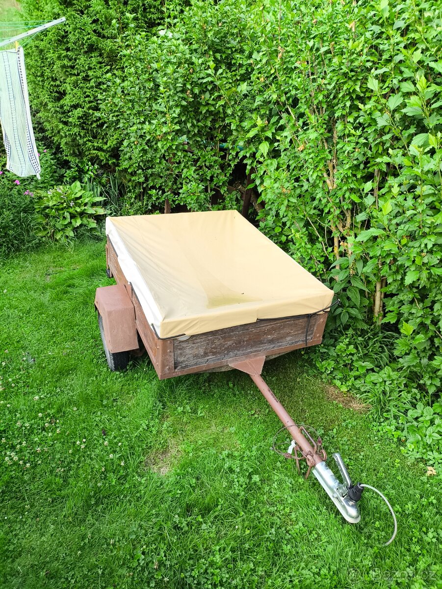 Přívěsný vozík