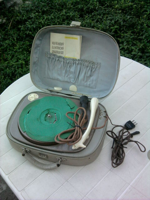 Historické kufríkové GRAMOFÓNY "SUPRAPHON" (60té r.)