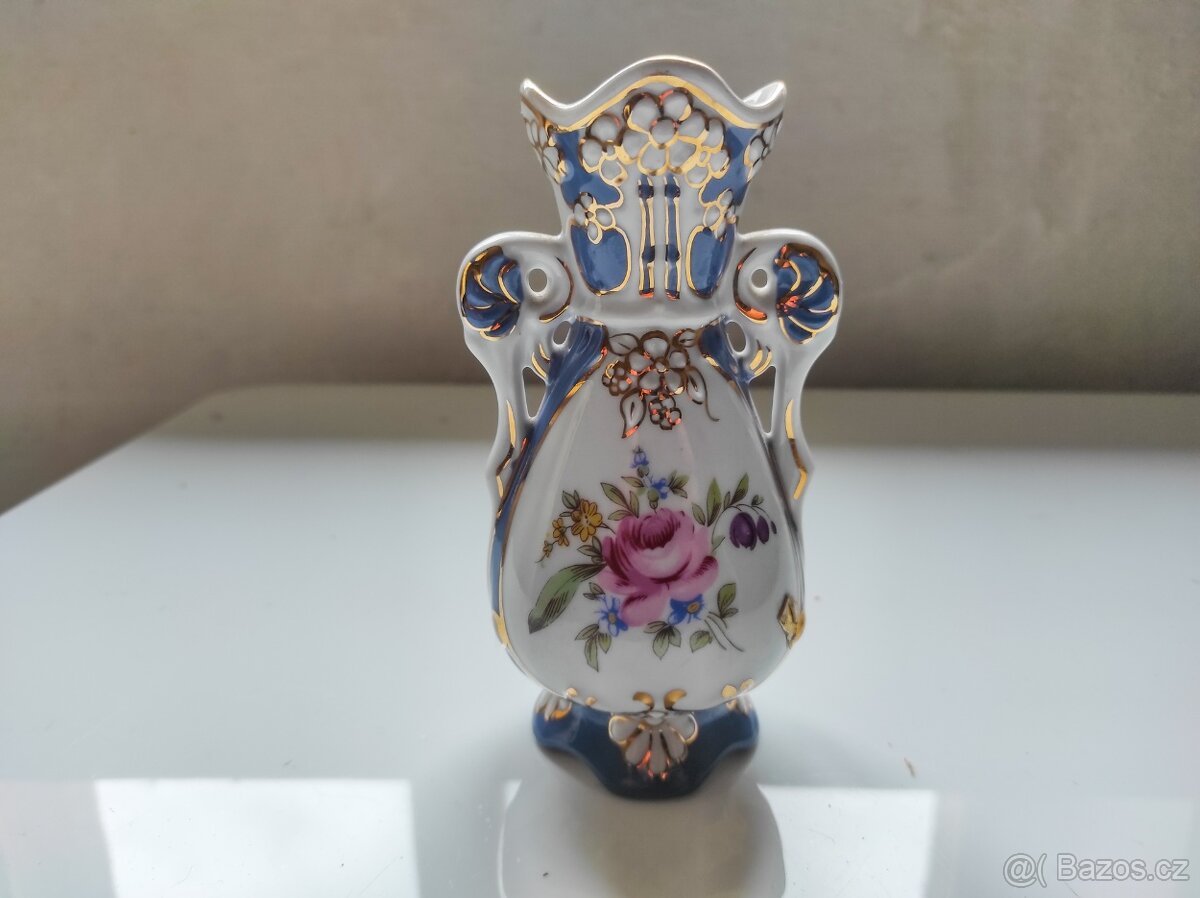Starožitná vázička Royal Dux