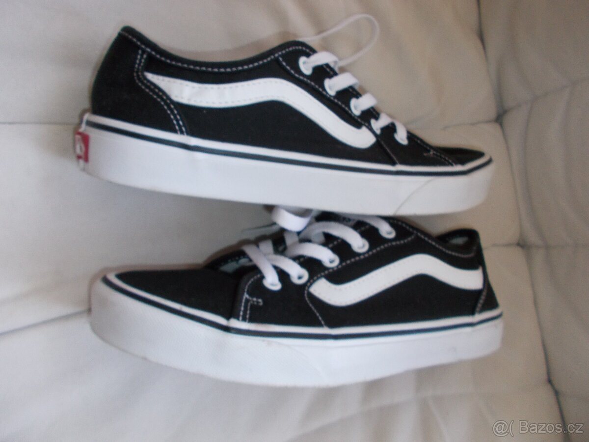 PĚKNÉ NEZNIČITELNE BOTY VANS
