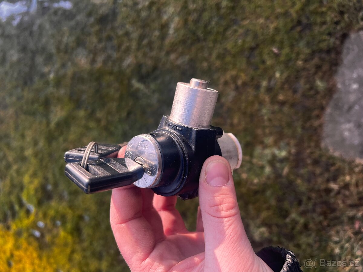 Spinaci skrinka Škoda Favorit PAL