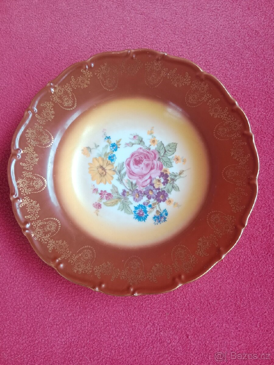 KRÁSNÝ DEKORATIVNÍ TALÍŘ - KVĚTY