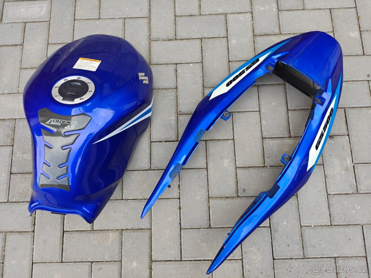 Suzuki GS 500  - plasty - sedačka