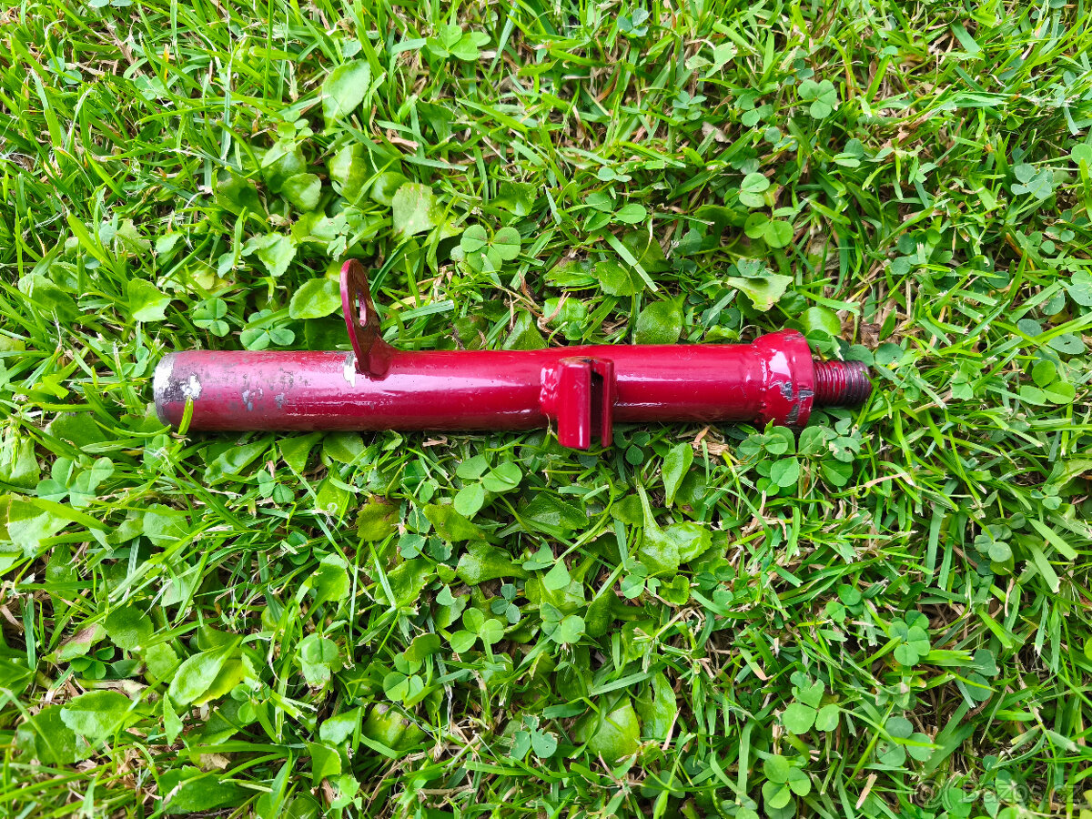 Trubka přední stupačky - pravá - Jawa 250 Kývačka, Panelka