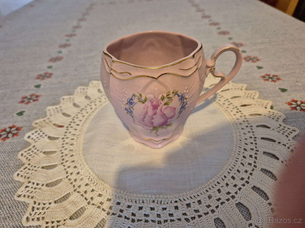 Porcelánový růžový buclák