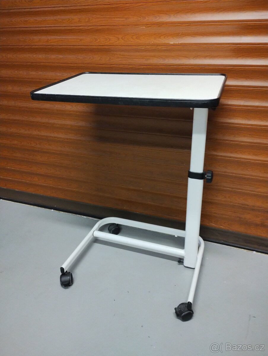 Servírovací stolek