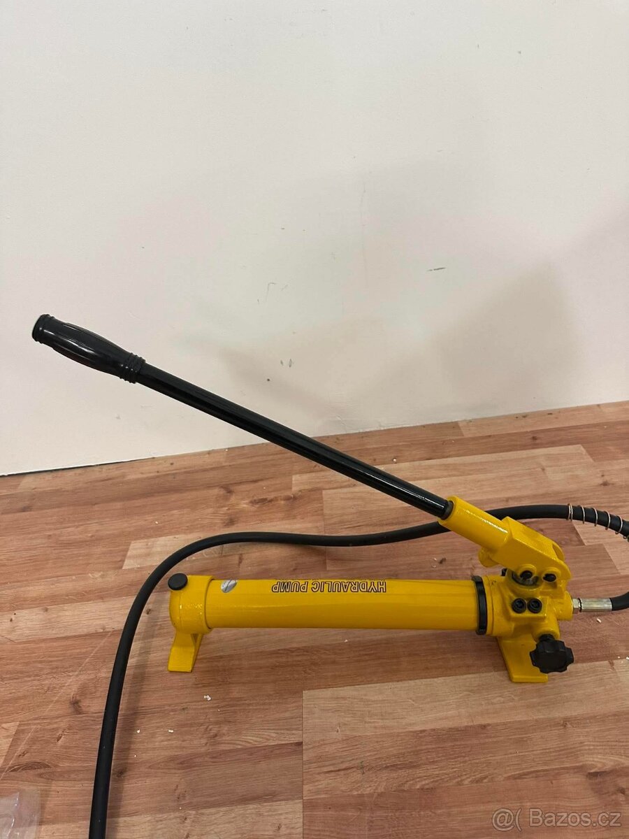 1439) ruční hydraulická pumpa