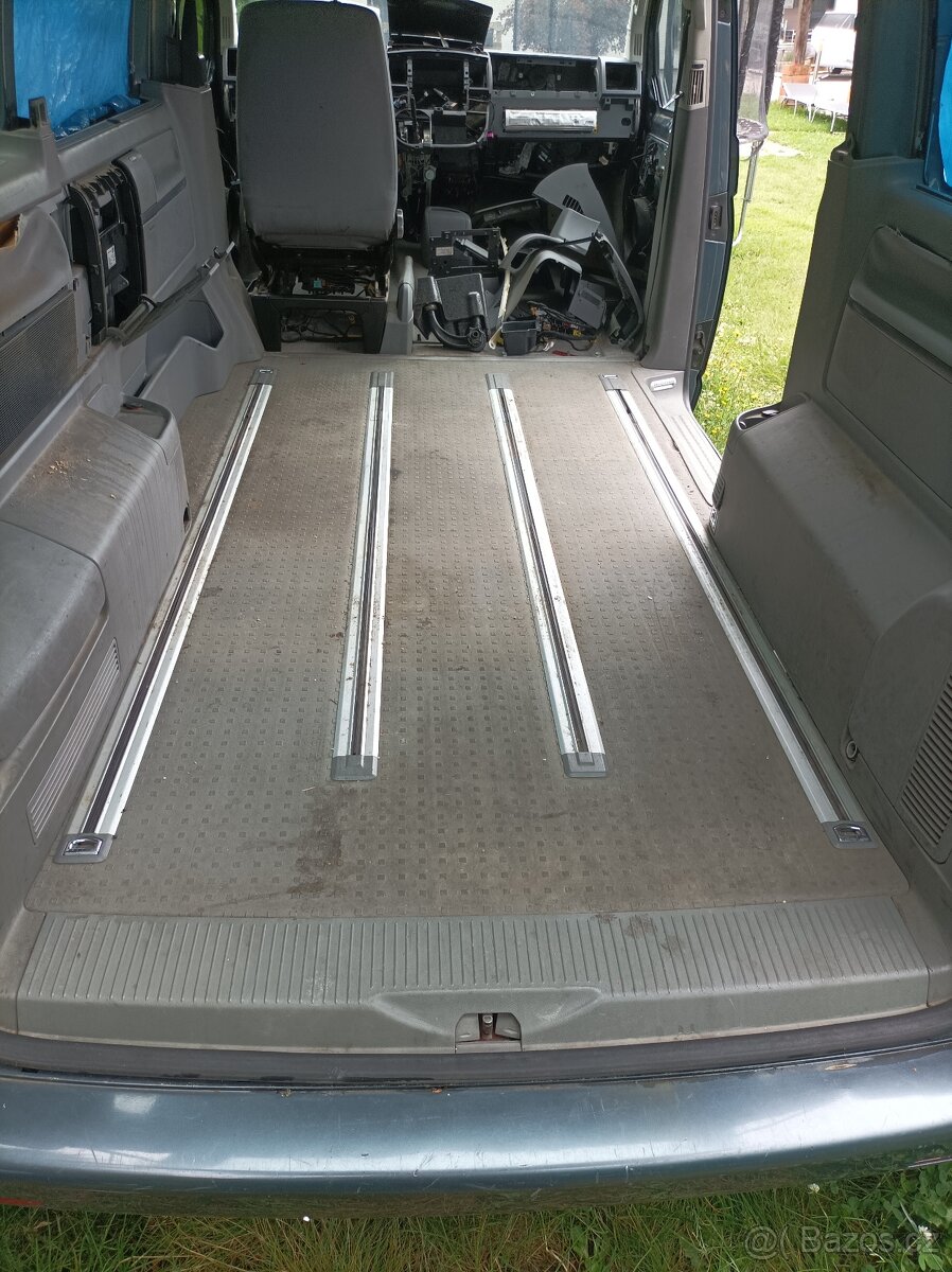 VW T5 Multivan-podlaha